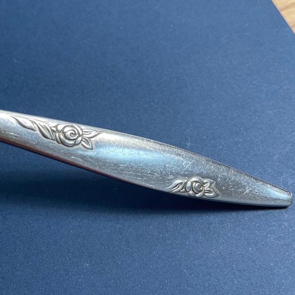 Oneida Stainless Flatware Rose Duet 3 Salad Dessert Forks HTF Pattern Made USA - Picture 3 of 4